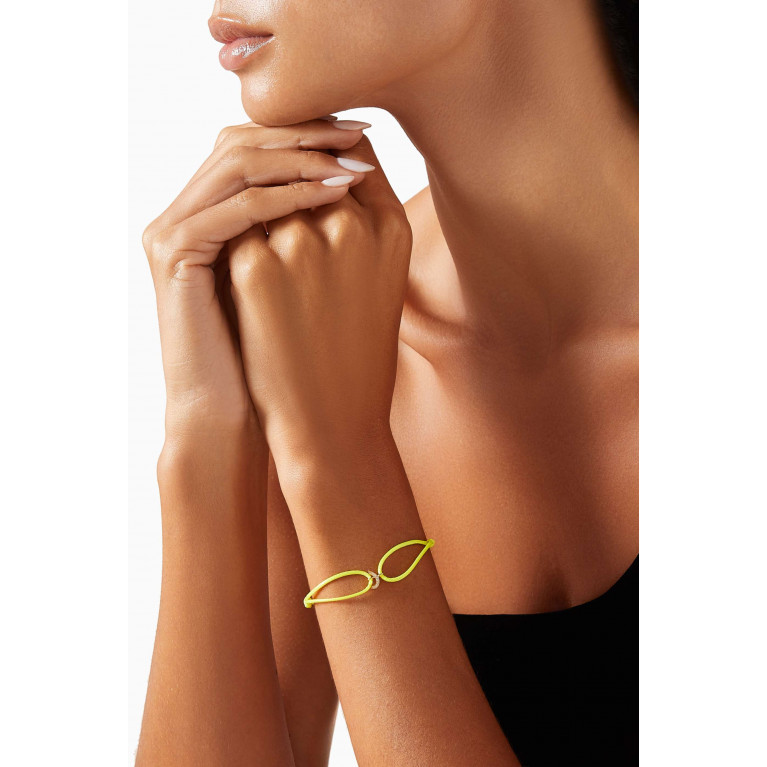 HIBA JABER - Diamond Arabic Initial Thread Bracelet in 18kt Yellow Gold