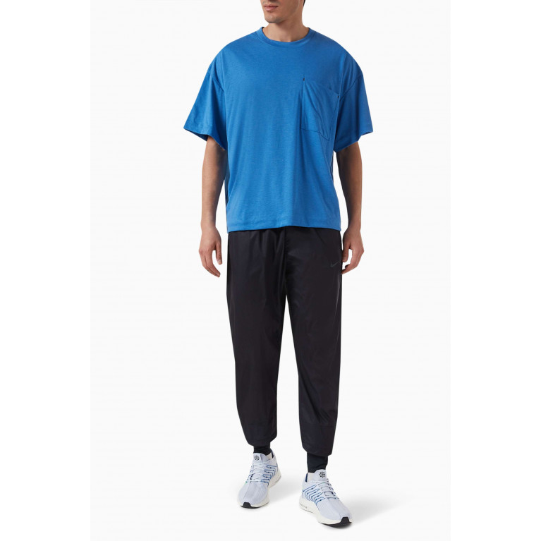 Nike - Oversized T-shirt in Dri-FIT Blue