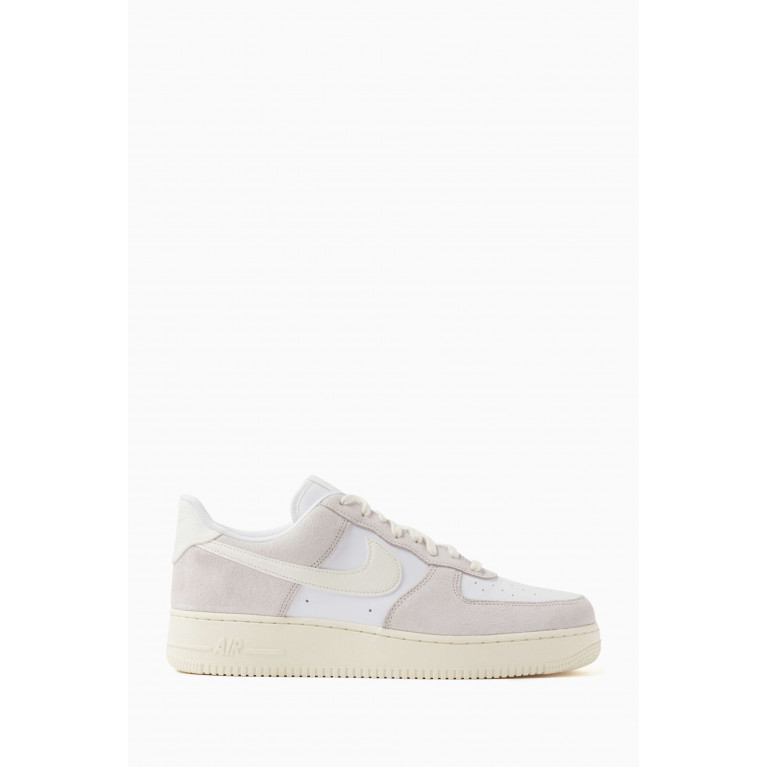 Nike - Air Force 1 LV8 Sneakers in Suede and Leather White