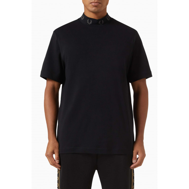 Fred Perry - Laurel Wreath High-neck T-shirt in Cotton