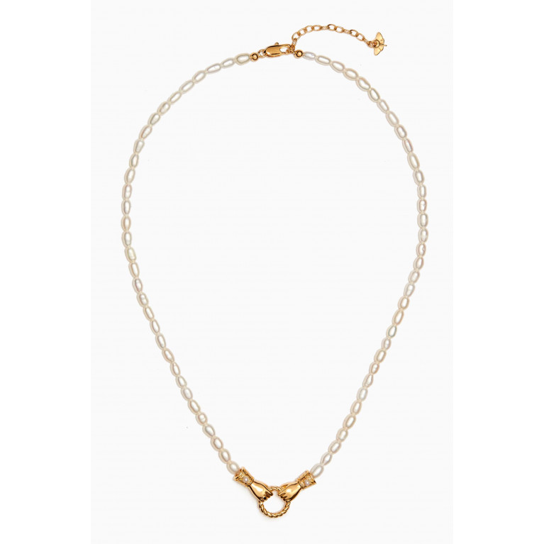 Missoma - x Harris Reed Good Hands Pearl Necklace in 18kt Gold-plated Recycled Brass