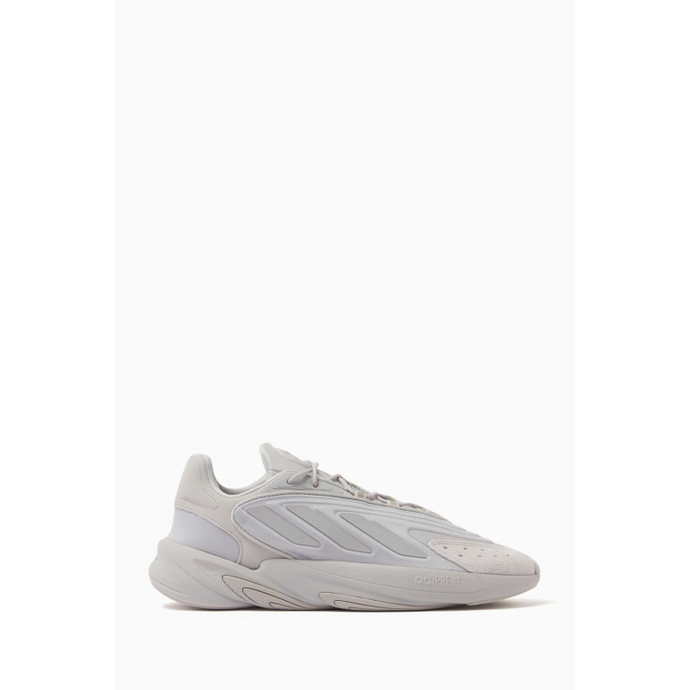 Adidas - Ozelia Sneakers in Suede