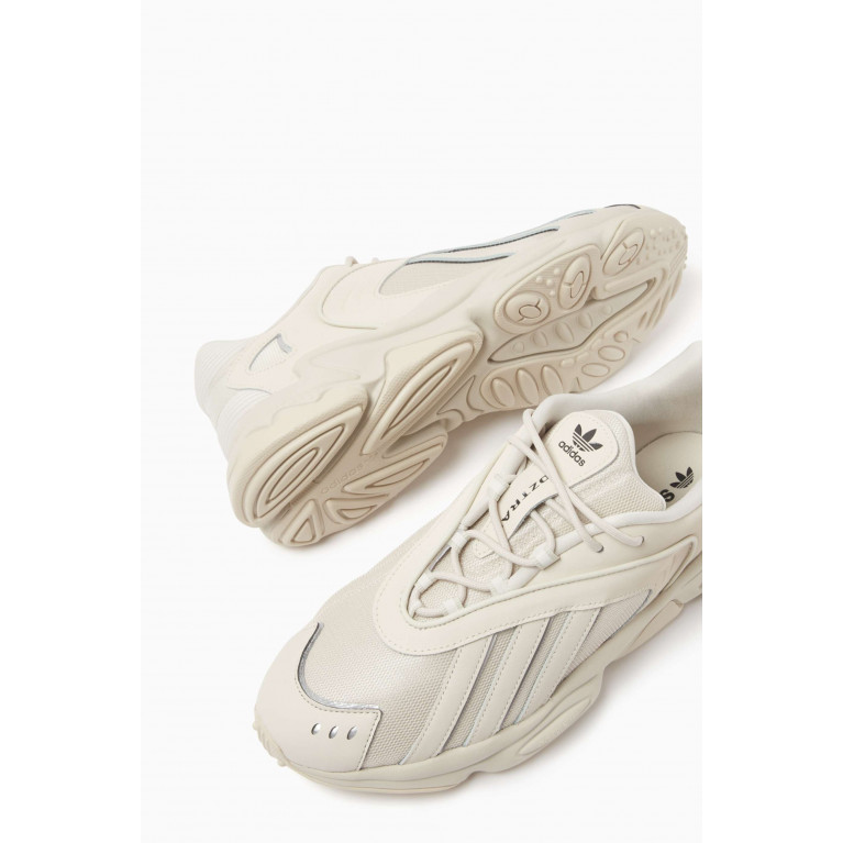 Adidas - Oztral Sneakers in TPU Cage and Mesh