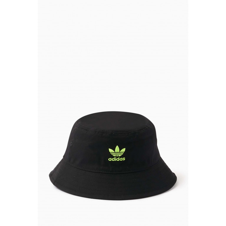 Adidas - Graphic Logo Print Bucket Hat in Cotton Twill