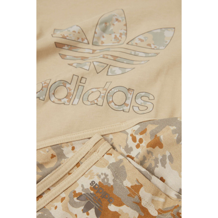 Adidas - Camo Trefoil Print T-shirt & Shorts Set in Cotton
