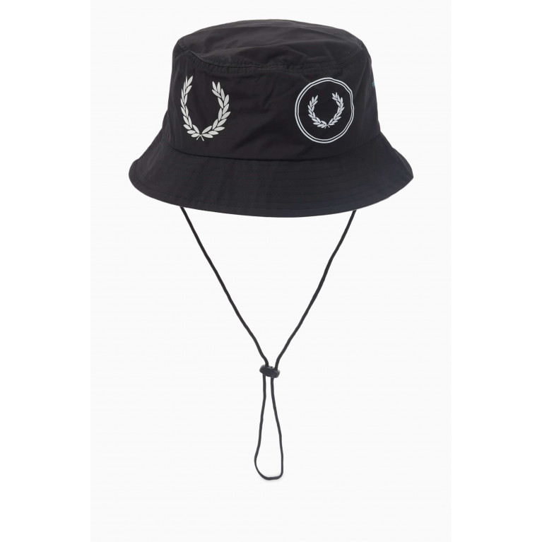 Fred Perry - Graphic Logo Bucket Hat in Nylon Blend
