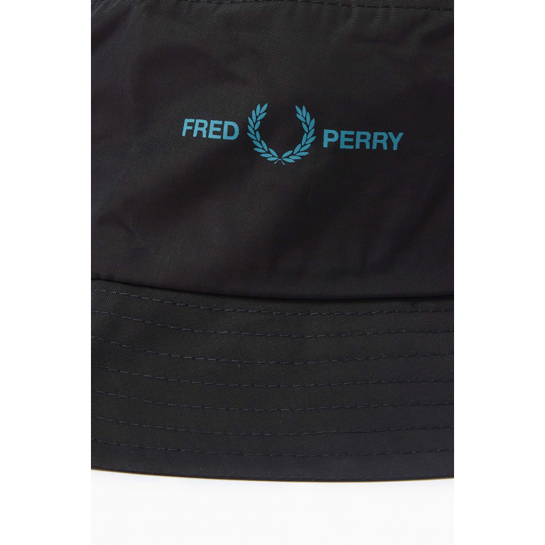 Fred Perry - Graphic Logo Bucket Hat in Nylon Blend
