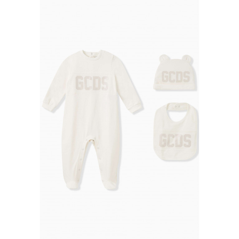 GCDS - Logo Sleepsuit, Bib & Hat Set in Cotton Neutral