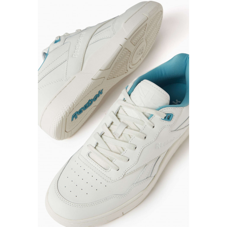 Reebok - BB4000 Sneakers in Faux Leather White