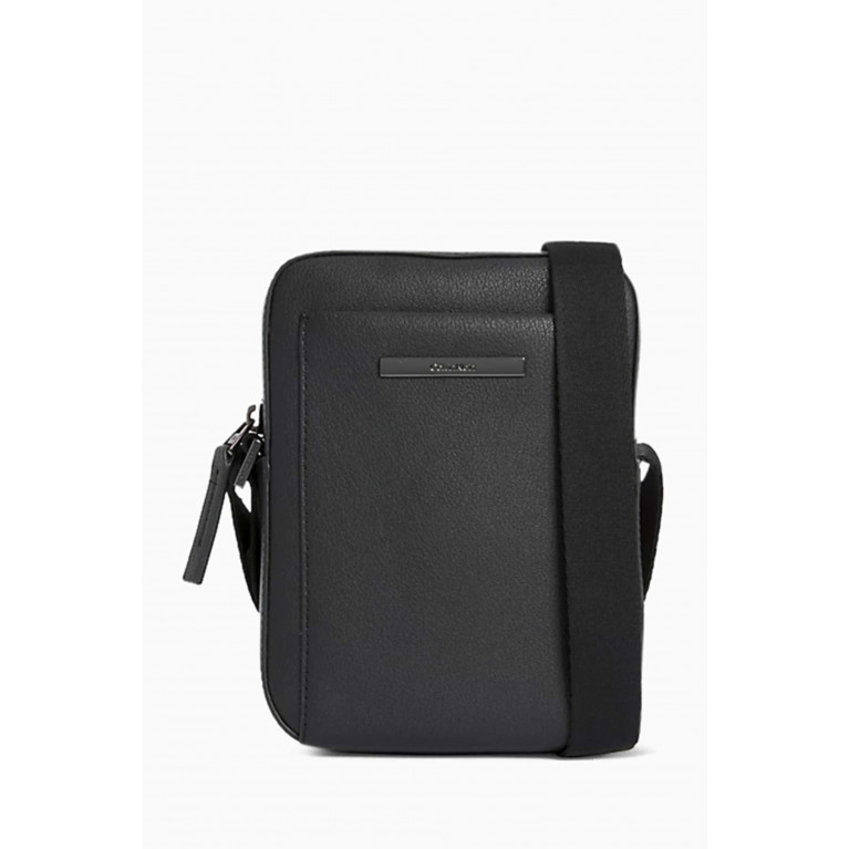 Calvin Klein - Reporter Crossbody Bag in Faux Leather