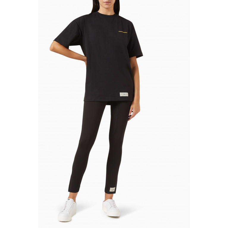 The Giving Movement - Oversized Bold T-shirt in Cottonsey100© Black