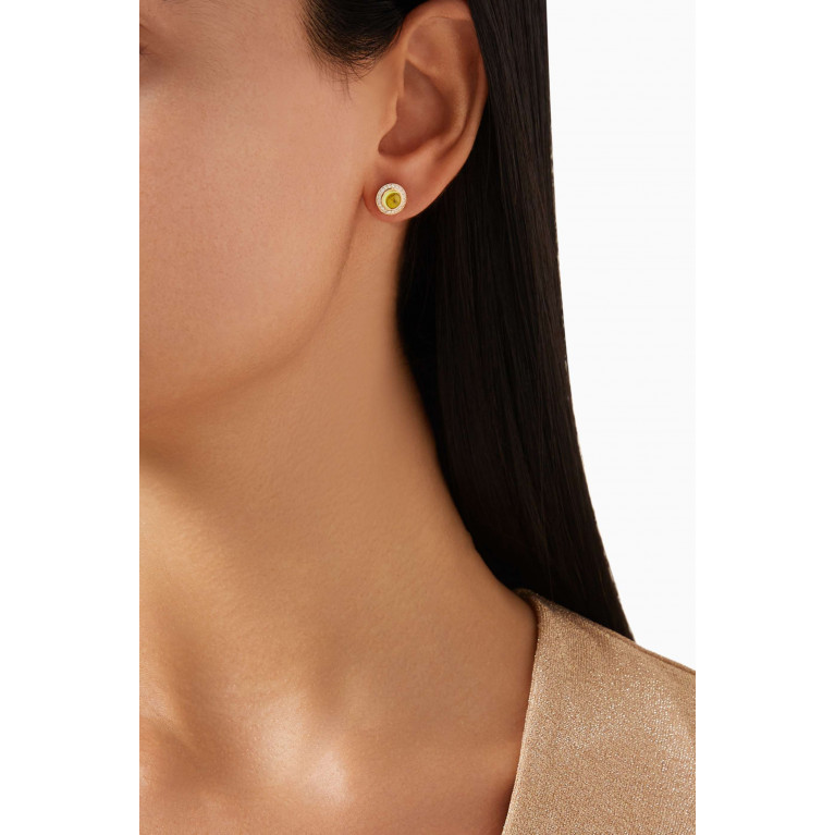 Samra - Noor Diamond & Peridot Stud Earrings in 18kt Gold