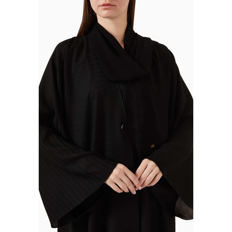 CHI-KA - Loose-cut Linear Abaya in Crepe Black