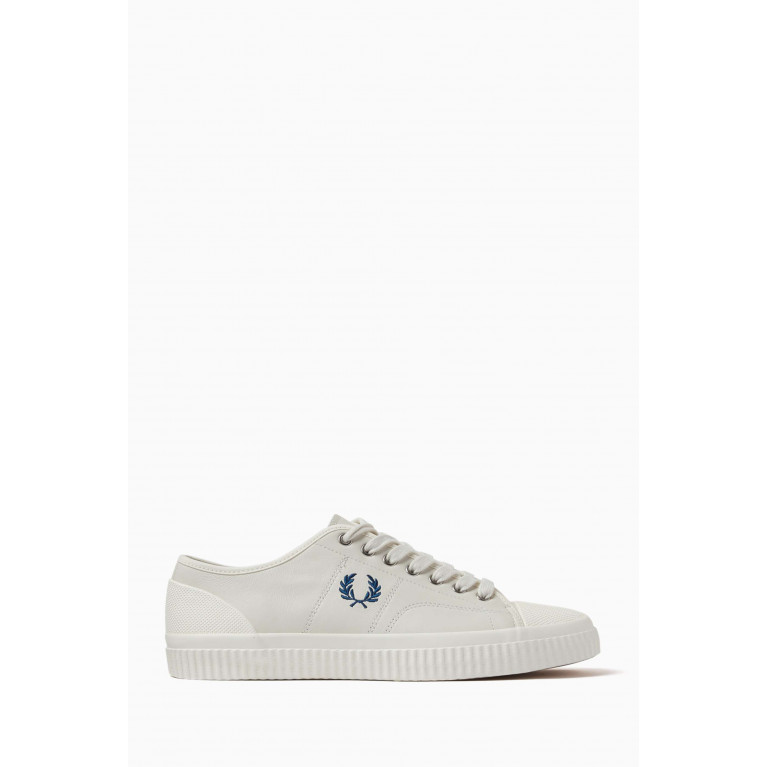 Fred Perry - Hughes Low Sneakers in Canvas