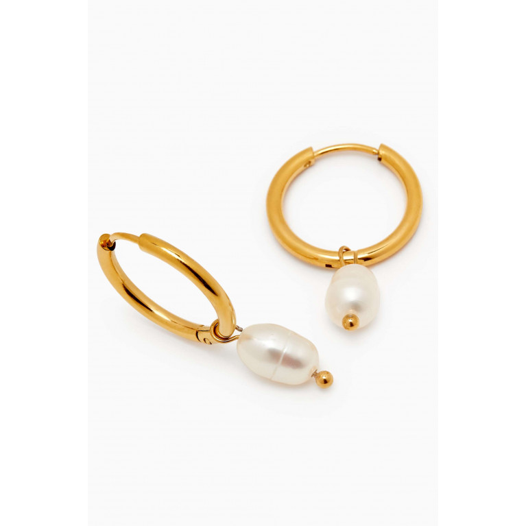 The Jewels Jar - Jenna Pearl Hoop Earrings in 18kt Gold-plated Stainless Steel