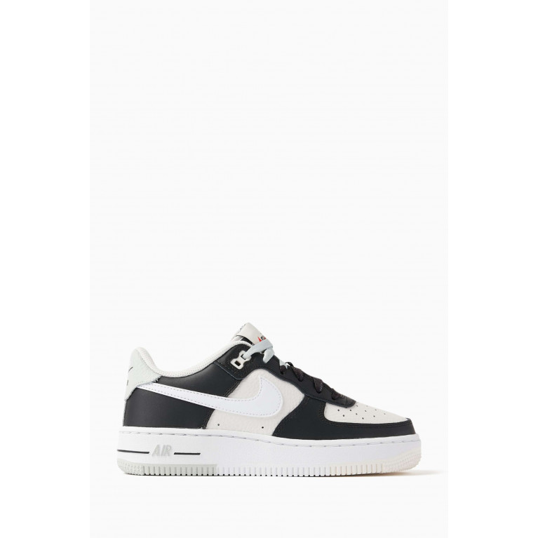 Nike - Air Force 1 LV8 Sneakers in Leather