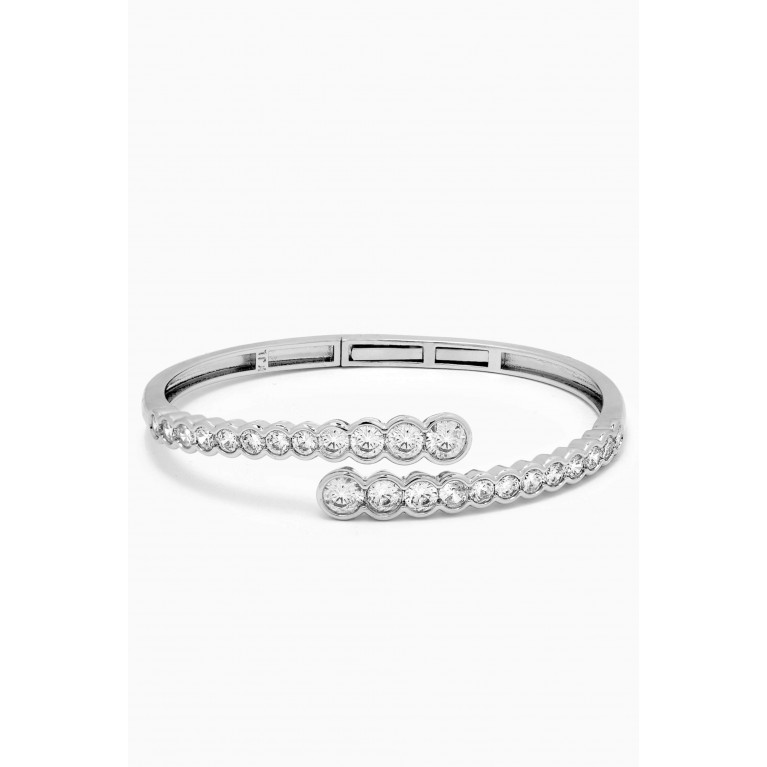 CZ by Kenneth Jay Lane - Round Bezel Open Bangle in Rhodium-plated Brass