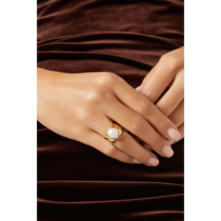Joanna Laura Constantine - Statement Wave Ring in 18kt Gold-plated Brass