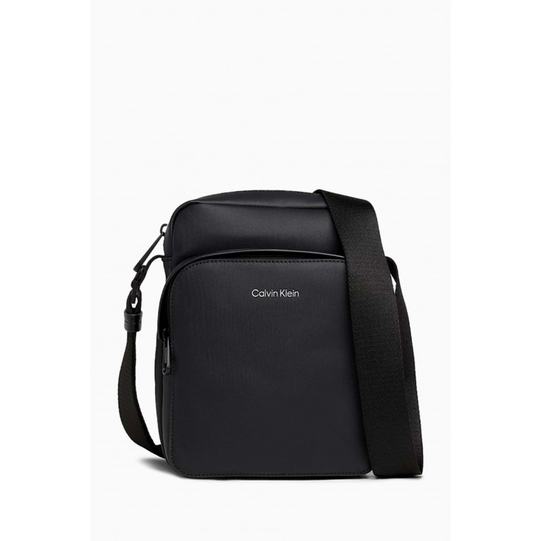 Calvin Klein - Reporter Bag in Faux Leather