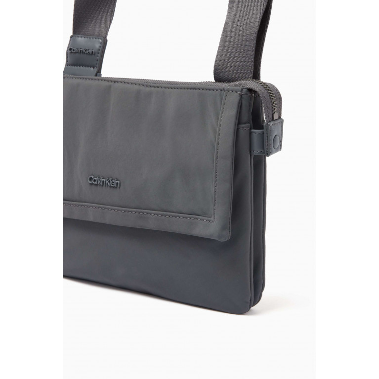 Calvin Klein - Faded Crossbody Bag in Synthetic Fabric Grey