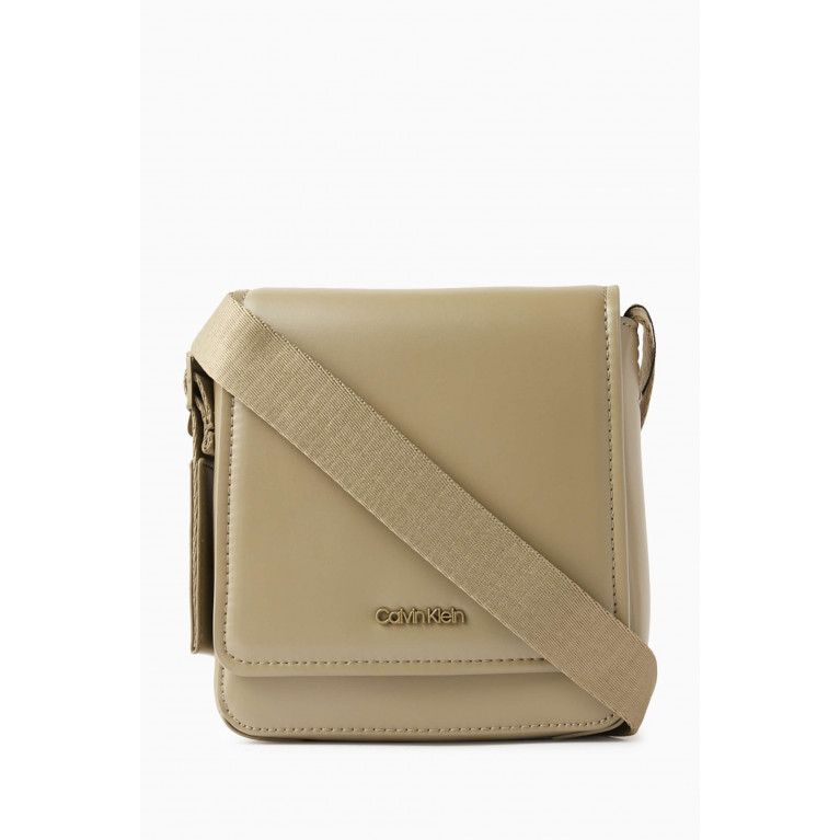 Calvin Klein - Cube Reporter Bag in Faux Leather