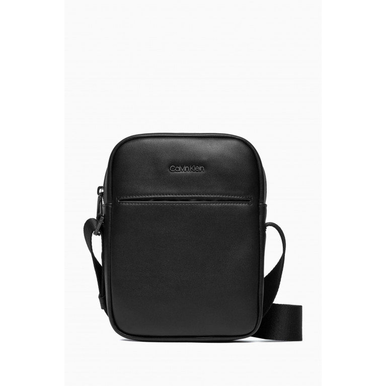 Calvin Klein - Reporter Bag in Faux Leather