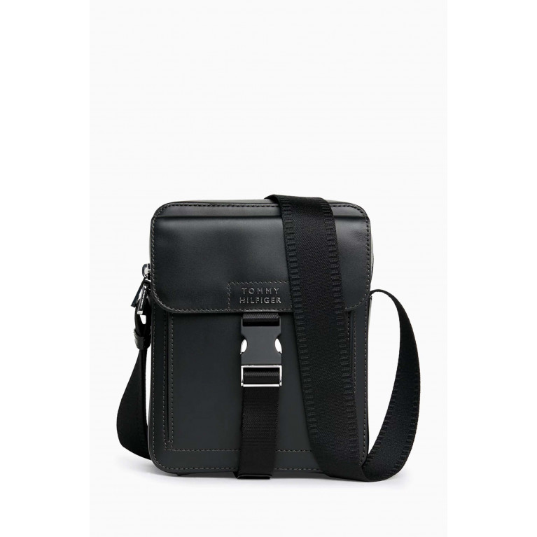 Tommy Hilfiger - Small Reporter Bag in Leather