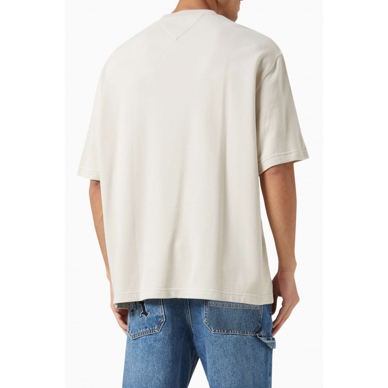 Tommy Jeans - Classic Logo T-Shirt in Cotton Neutral