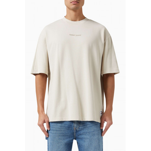 Tommy Jeans - Classic Logo T-Shirt in Cotton Neutral