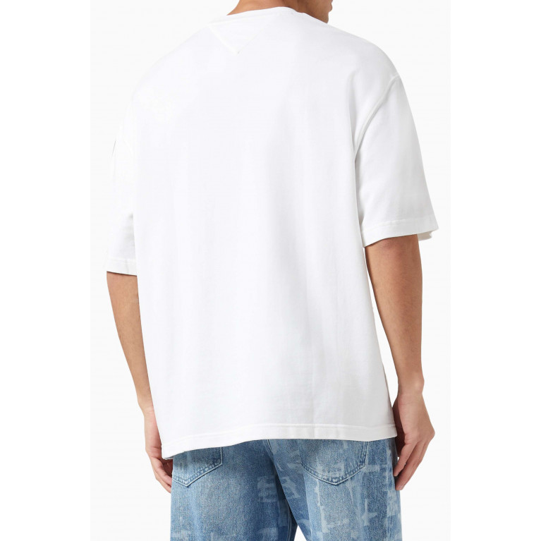 Tommy Jeans - Classic Logo T-Shirt in Cotton White