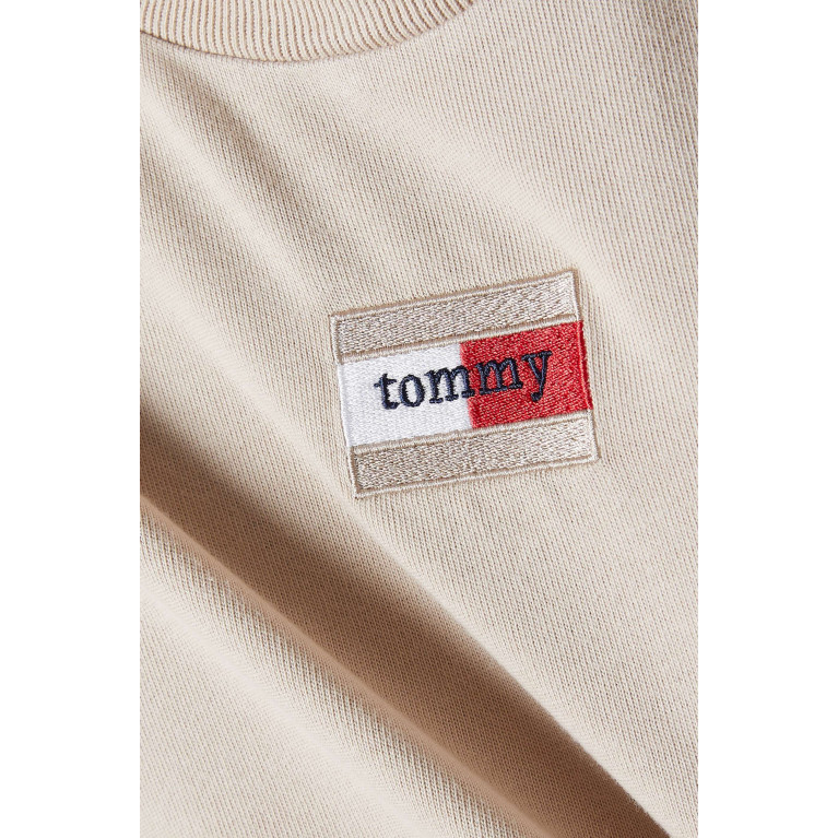Tommy Jeans - Essential Logo T-Shirt in Cotton Neutral
