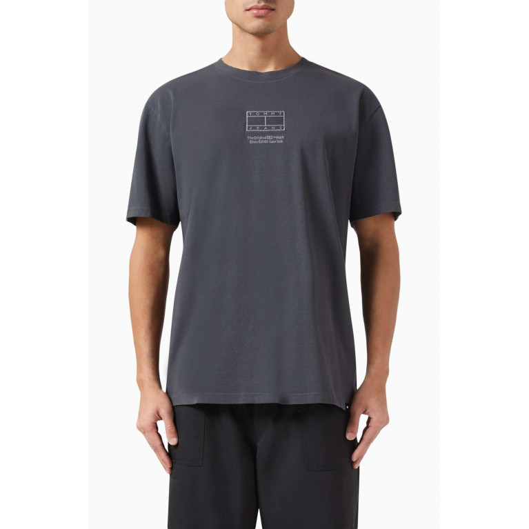 Tommy Jeans - Tonal Flag T-Shirt in Cotton Grey