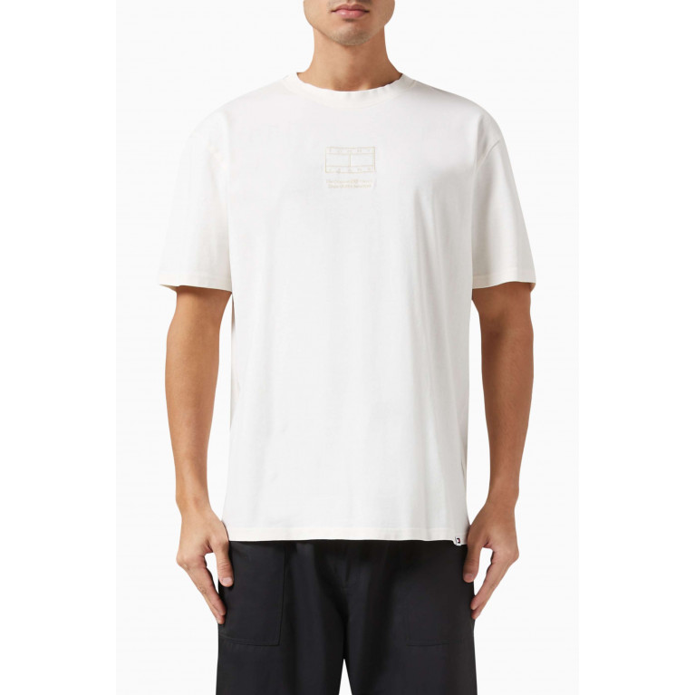 Tommy Jeans - Tonal Flag T-Shirt in Cotton White