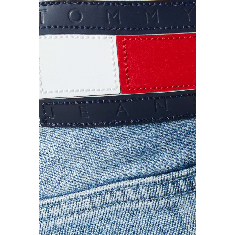 Tommy Jeans - Distressed Logo Jeans in Denim