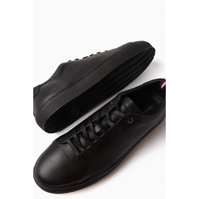 Tommy Hilfiger - Cupsole Low-top Sneakers in Leather Black