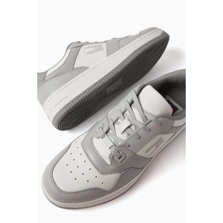 Tommy Jeans - Retro Basketball Trainers in Leather Grey