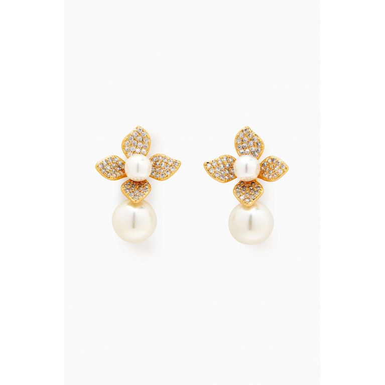 By Adina Eden - Four Leaf Pearl Stud Earrings in 14kt Gold-plated Brass