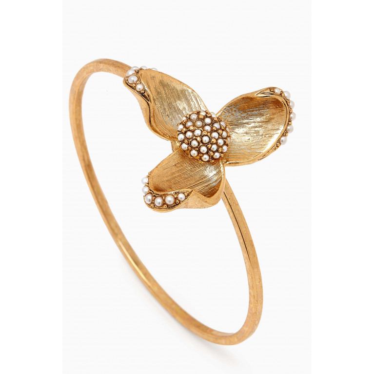 Oscar de la Renta - Tri Leaf Pearl Flower Bangle Bracelet in Metal