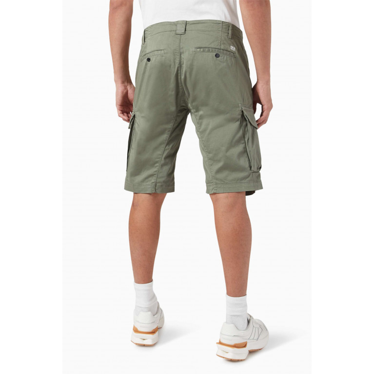 C.P. Company - Cargo Shorts in Stretch Sateen Green