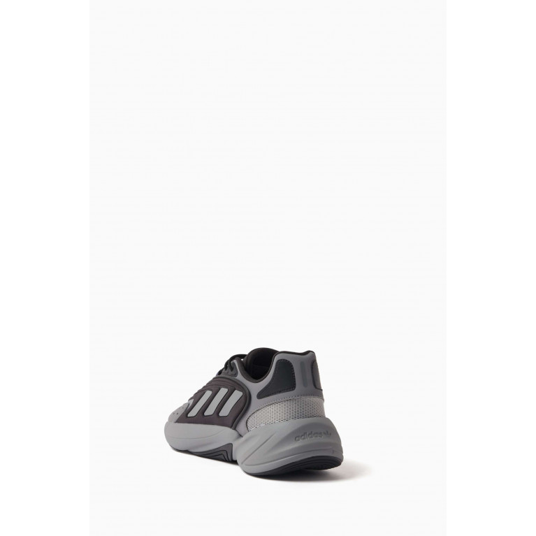 Adidas - Ozelia Sneakers in Rubber