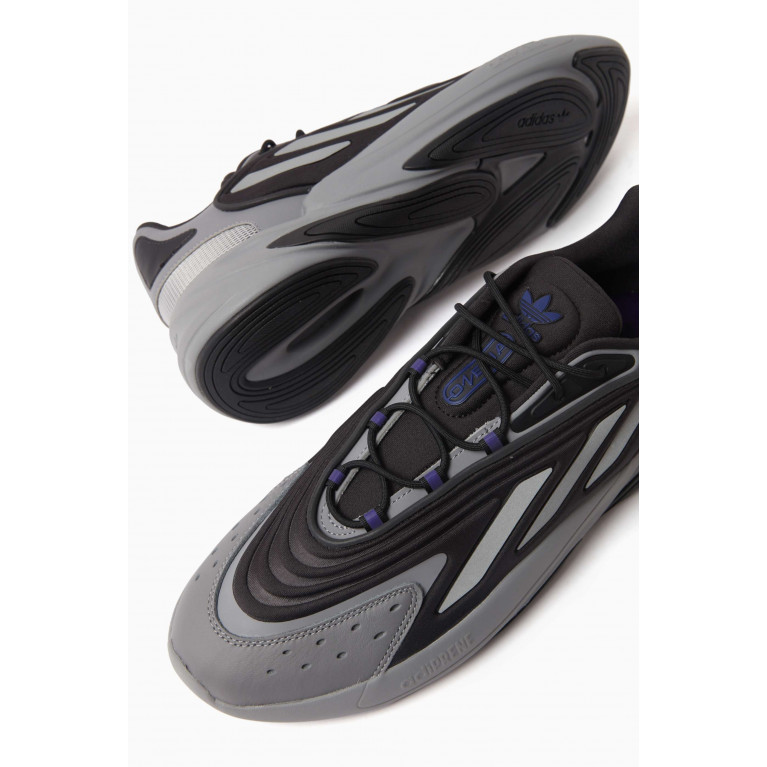 Adidas - Ozelia Sneakers in Rubber